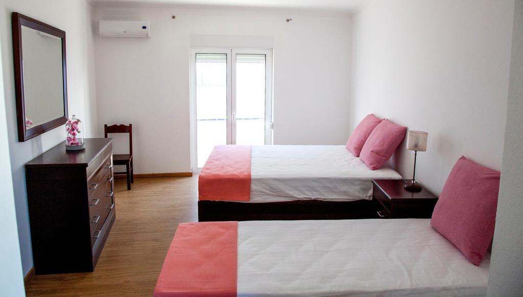 Sem Nome Otel Alvor Oda fotoğraf