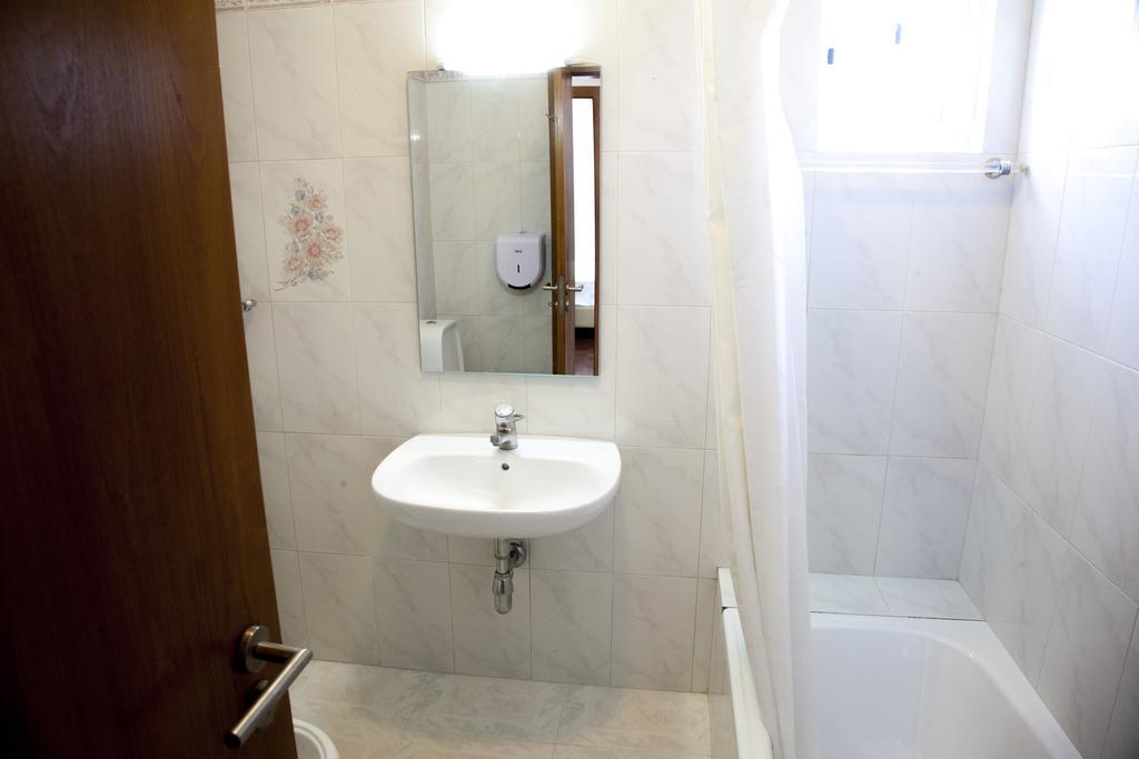 Sem Nome Otel Alvor Oda fotoğraf